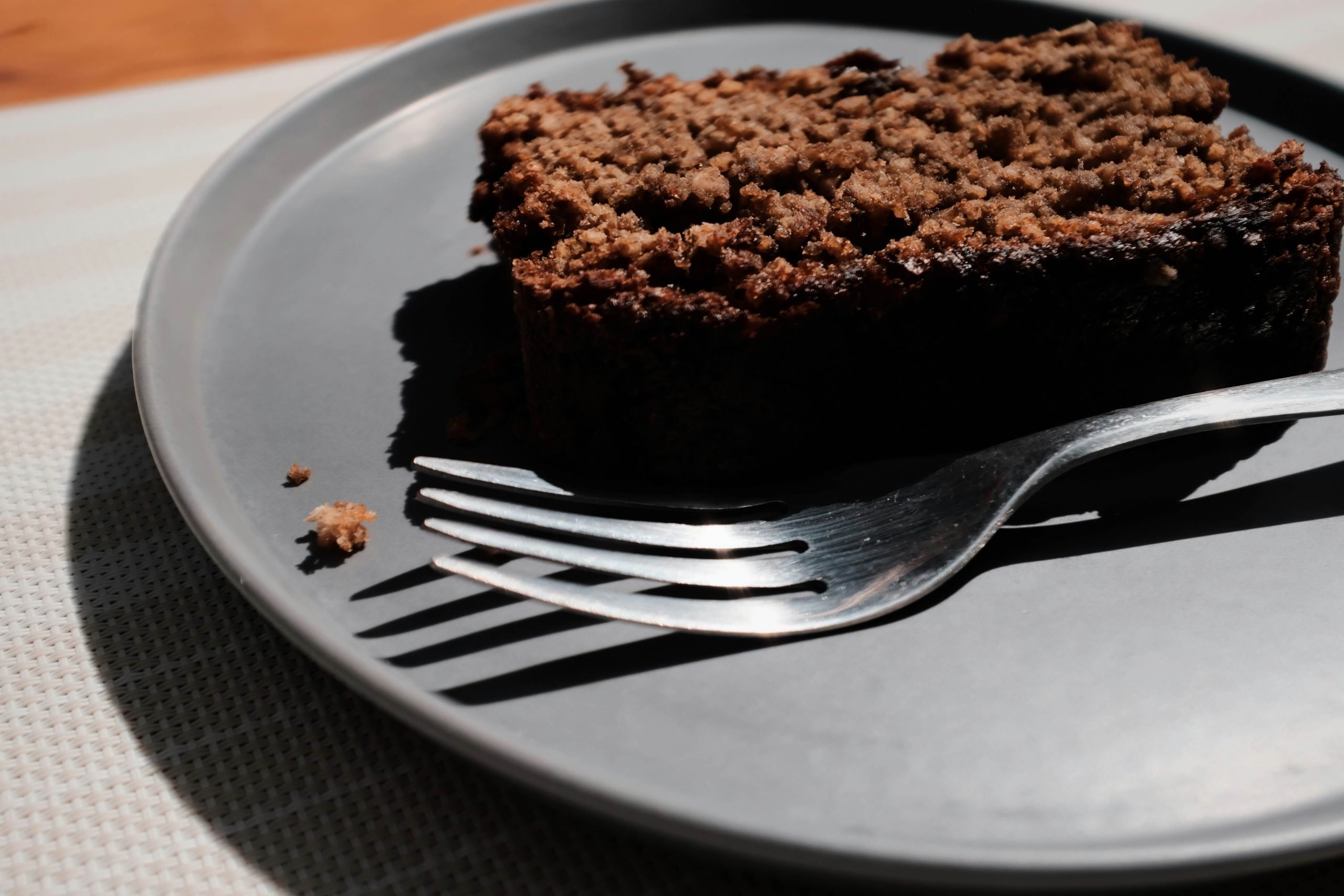 Spiced banana and cacao cake